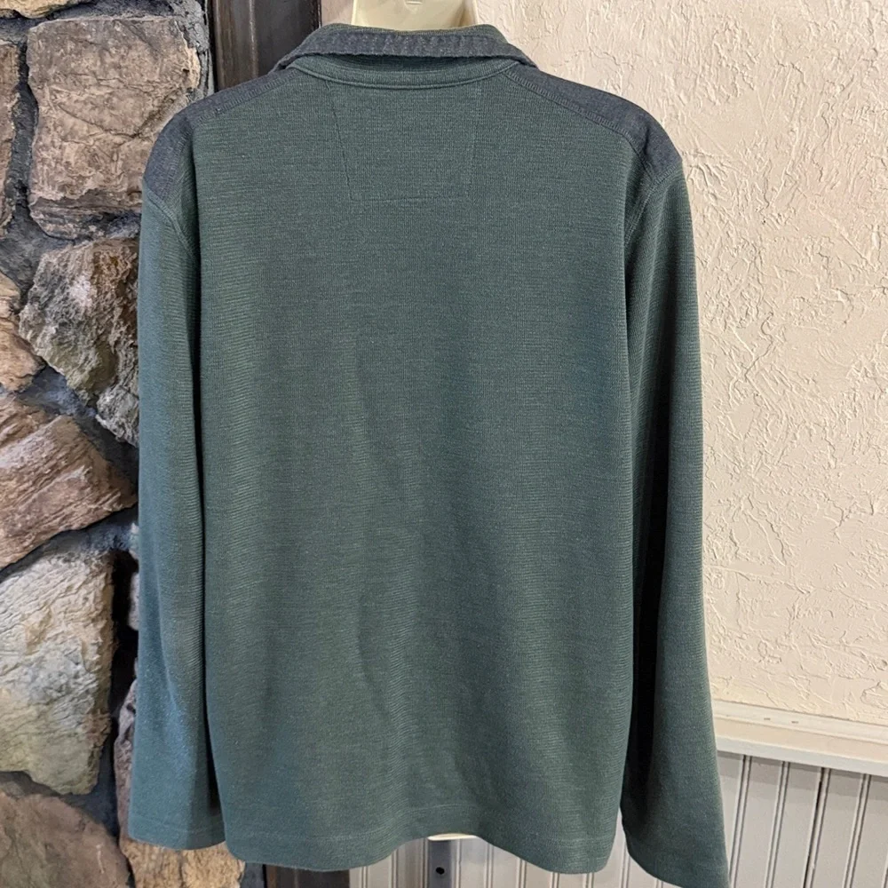 Banana Republic Men's Green Zip-Front Knit Pullover with Dark Trim